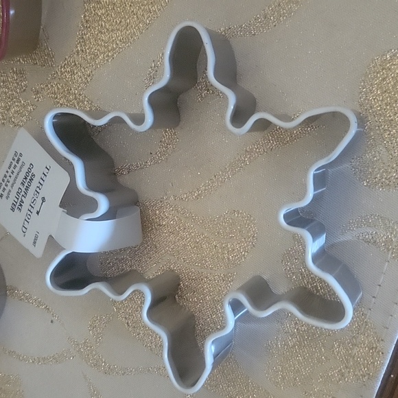 NWT Threshold 3 Metal Christmas Cookie Cutters Santa Snowman Snowflake - Picture 6 of 6